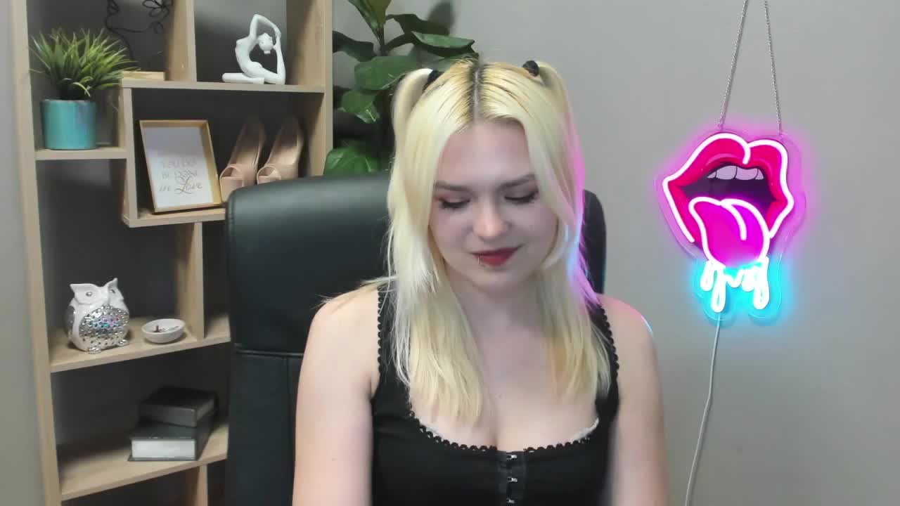 SweetLilyxo Adult Chat April 10, 2026