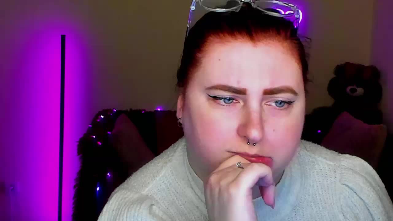 Aliciaredluv Adult Chat April 10, 2026