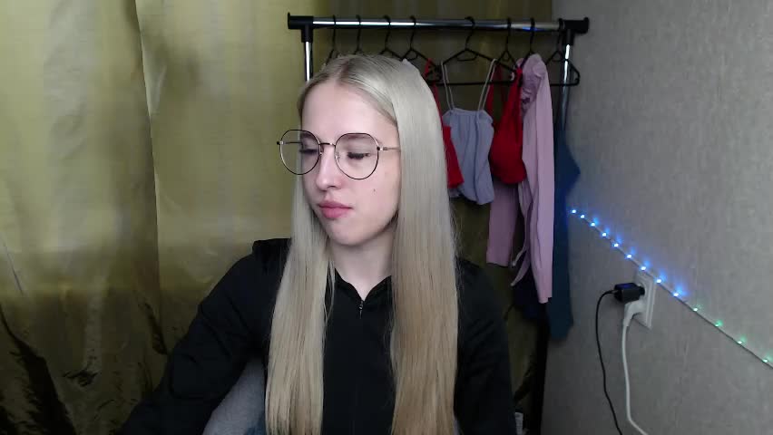 sweet_amelia03 Adult Chat April 11, 2026