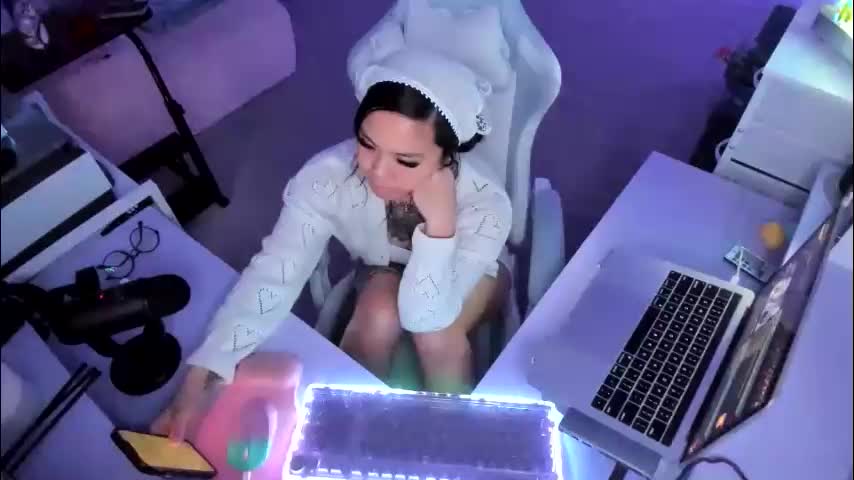 dolllface Adult Chat April 11, 2026