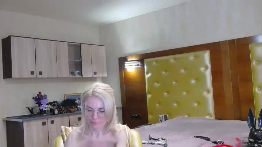 domcaprisse Adult Chat April 11, 2026