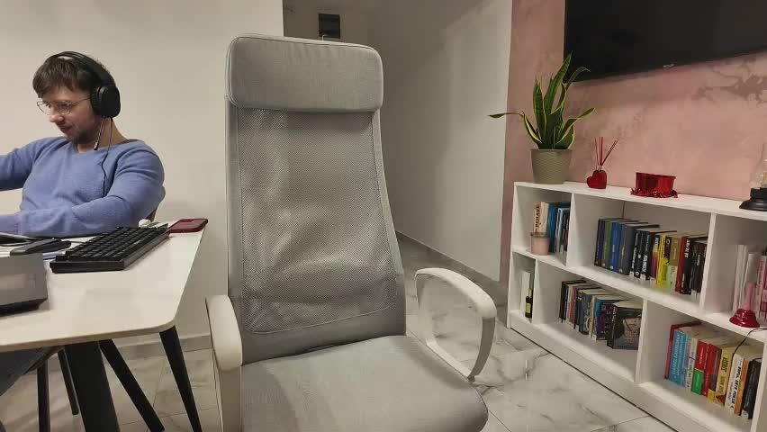 rrr1995 Adult Chat April 11, 2026