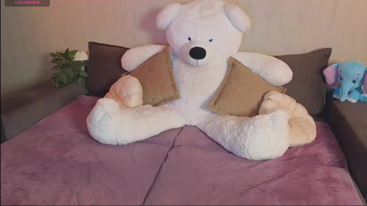 Rosalinelov Adult Chat April 12, 2026