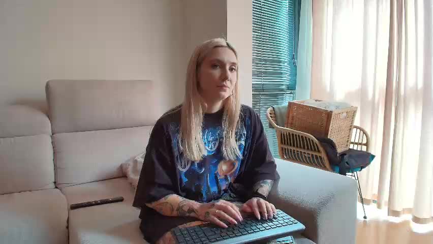 tattoobbgirl Adult Chat April 12, 2026