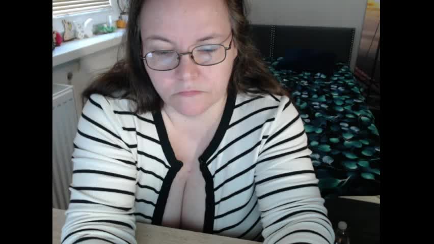 sweetboobs85h Adult Chat April 12, 2026