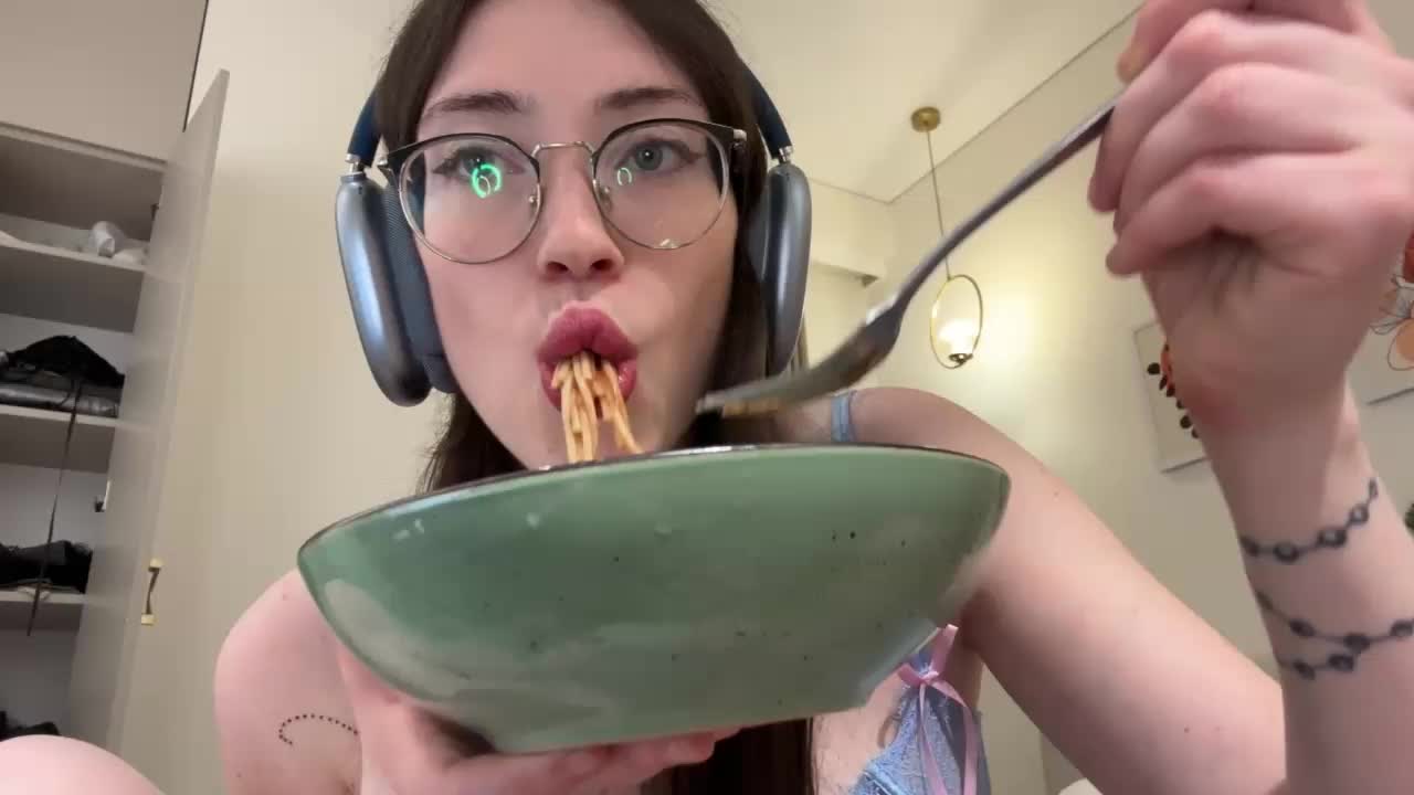 KellyyBeryy Adult Chat April 12, 2026