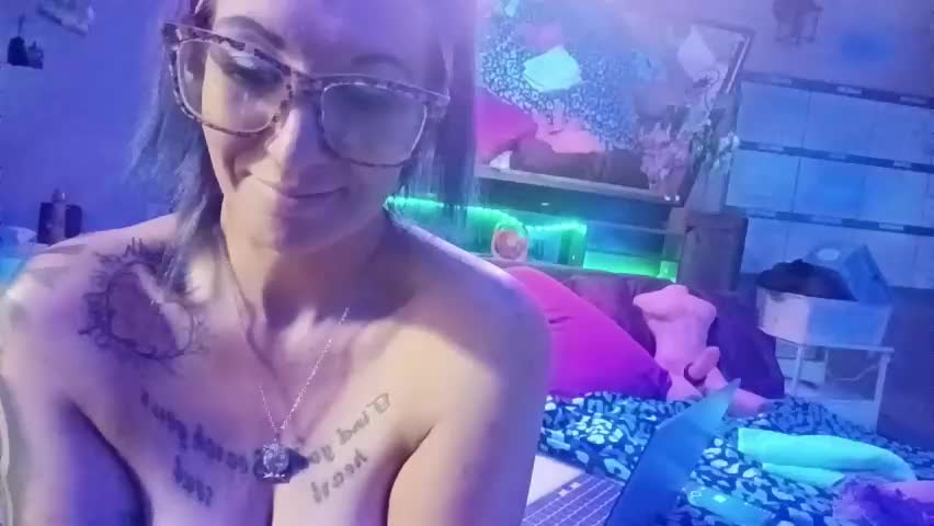 kikilovespartylights Adult Chat April 13, 2026