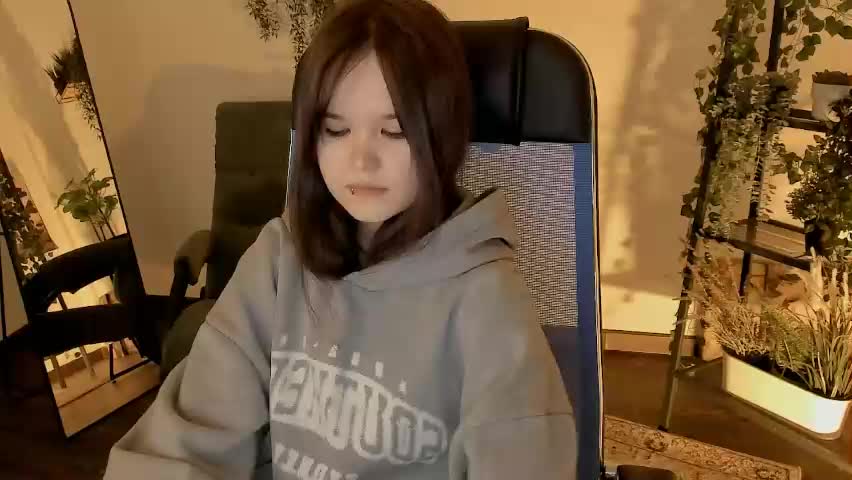 elainebeness Adult Chat April 13, 2026