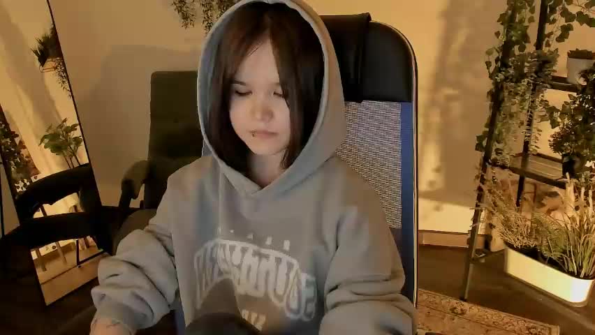 elainebeness Adult Chat April 13, 2026