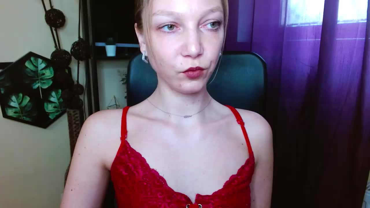 EmillyExtasy Adult Chat April 14, 2026