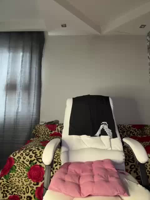 Eva-Bella Adult Chat April 14, 2026