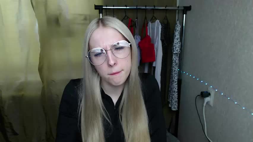 sweet_amelia03 Adult Chat April 13, 2026