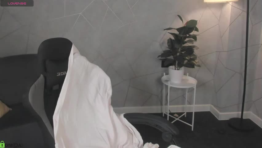 shei1a_shy Adult Chat April 14, 2026