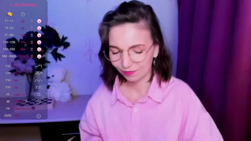 kindhazelhere_ Adult Chat April 14, 2026