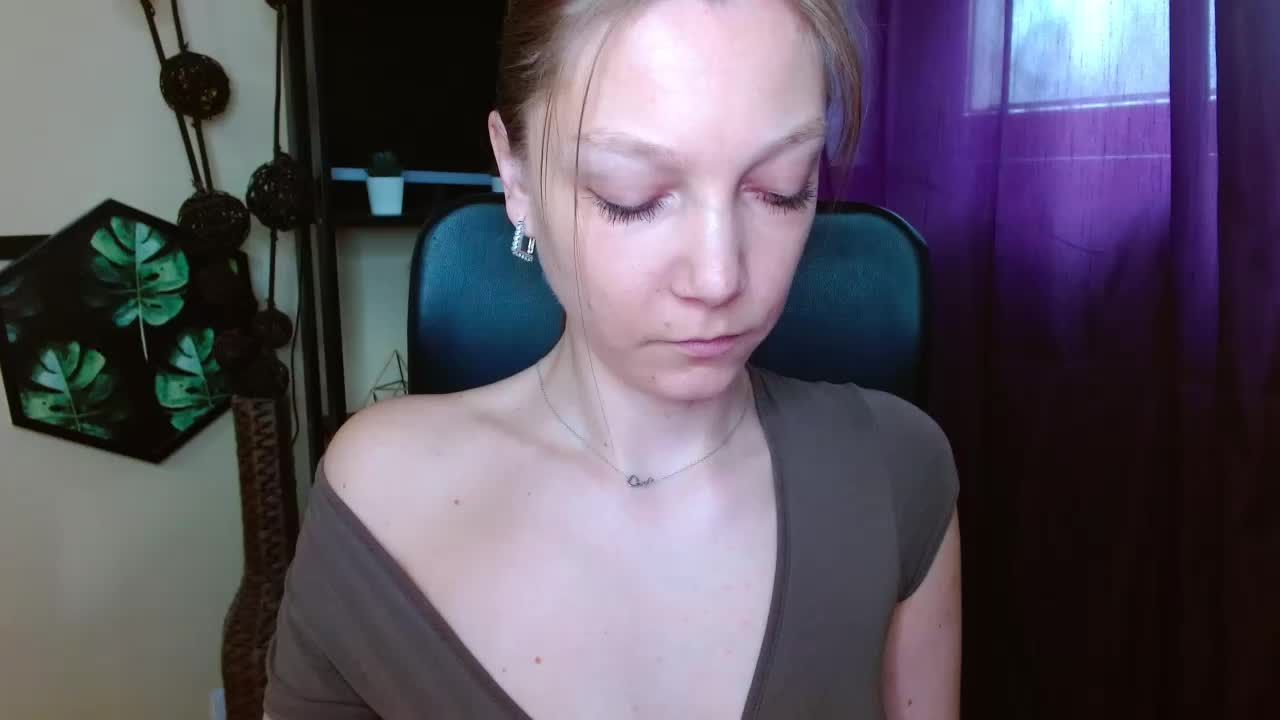 EmillyExtasy Adult Chat April 14, 2026