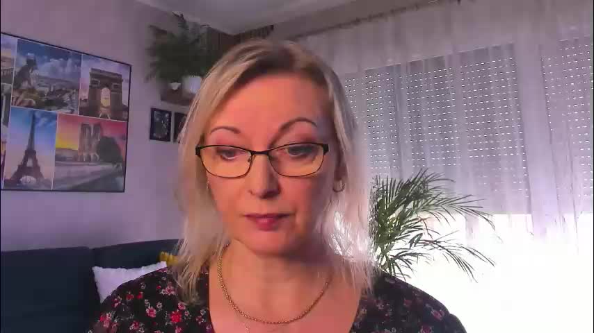 xvanessalove Adult Chat April 14, 2026
