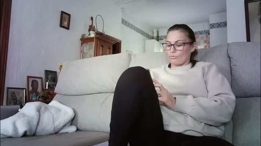 lolahueso Adult Chat April 14, 2026