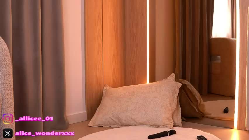 vanessasimon_2026-04-14_10-06-35_993 Adult Chat April 14, 2026