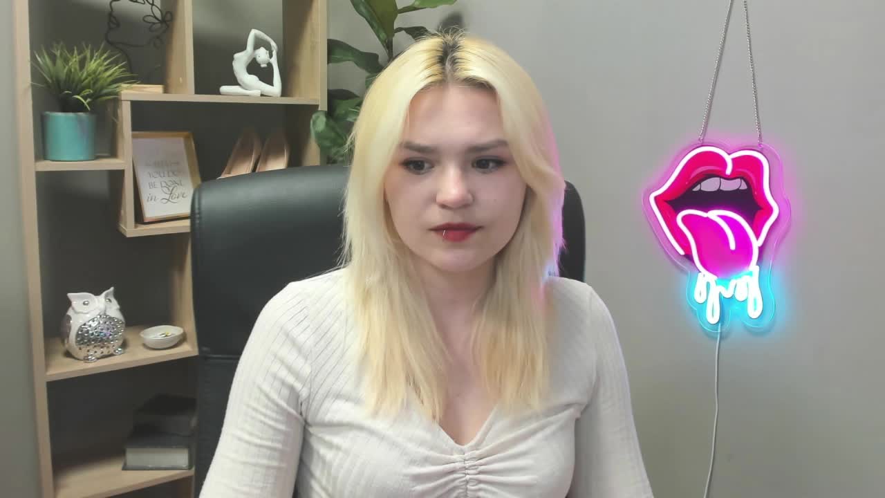 SweetLilyxo Adult Chat April 14, 2026