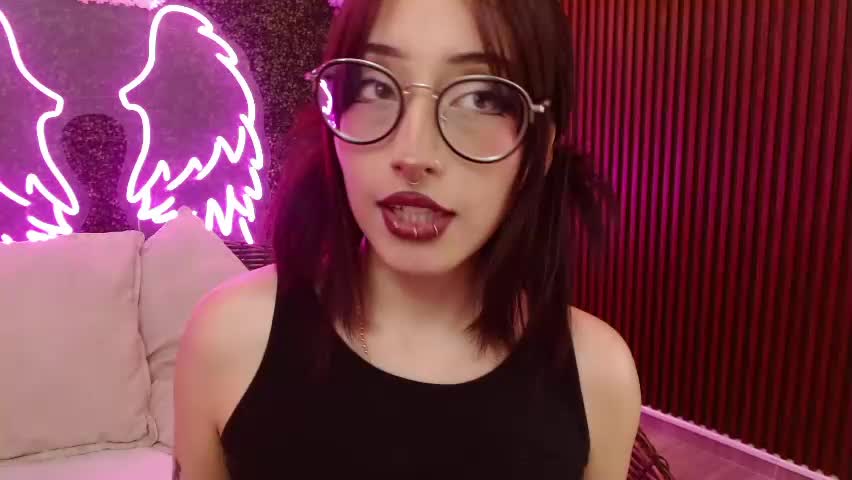 sweet_roxanee Adult Chat April 15, 2026