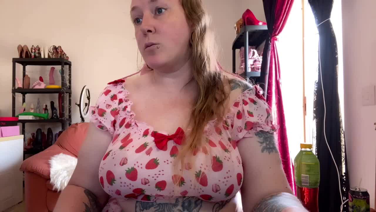 NylonQueen Adult Chat April 14, 2026