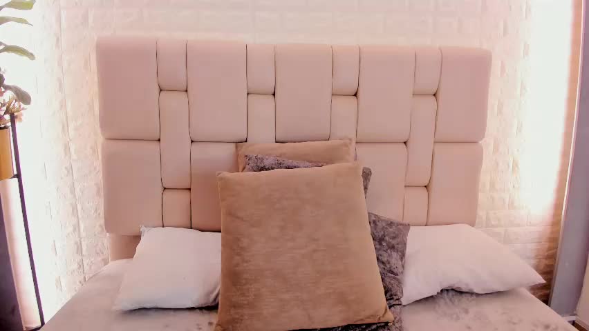 ariana__parker Adult Chat April 15, 2026