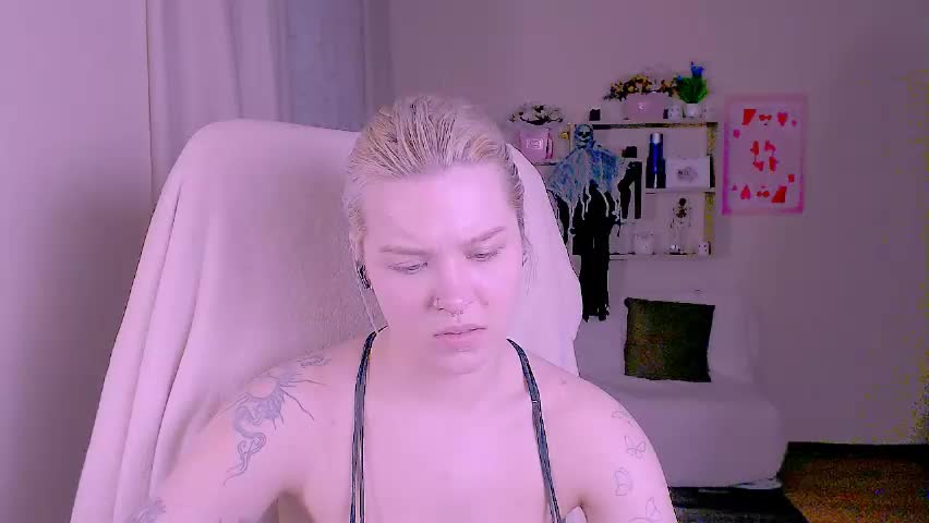 hot_blonda_ Adult Chat April 14, 2026
