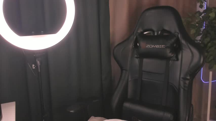 lasly_moon Adult Chat April 15, 2026