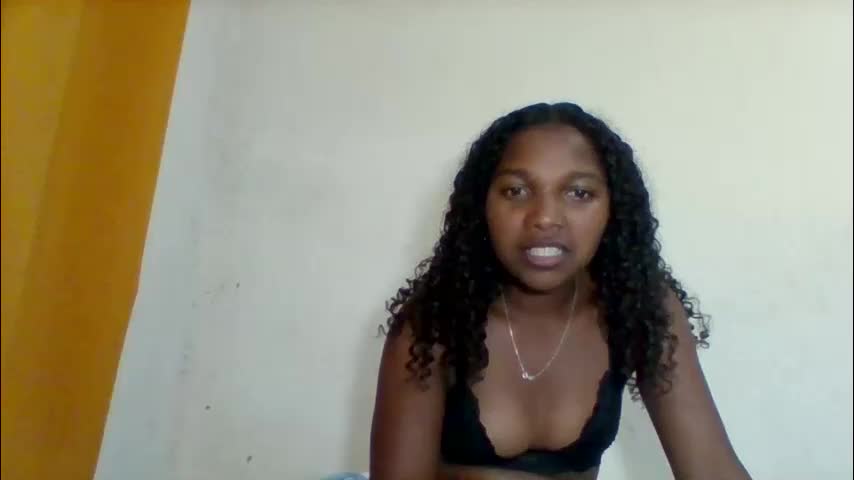 mila_lunah Adult Chat April 15, 2026