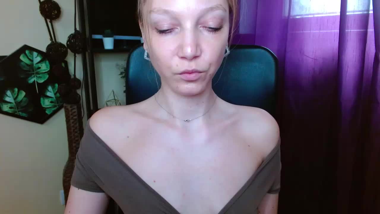 EmillyExtasy Adult Chat April 14, 2026