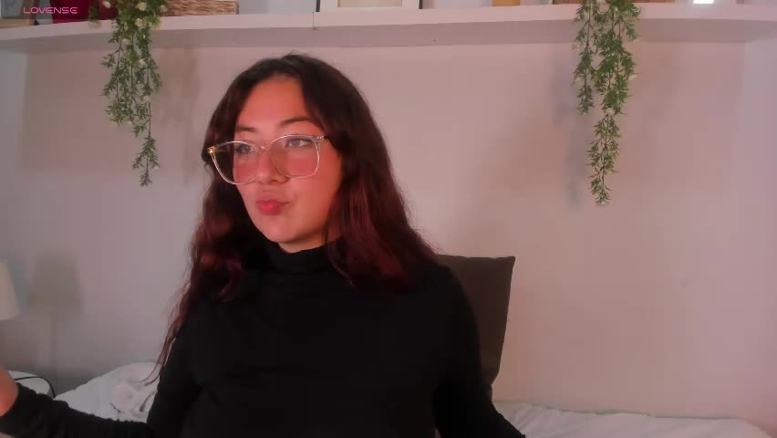 nicolle_evanss_ Adult Chat April 15, 2026