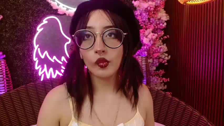 sweet_roxanee Adult Chat April 15, 2026