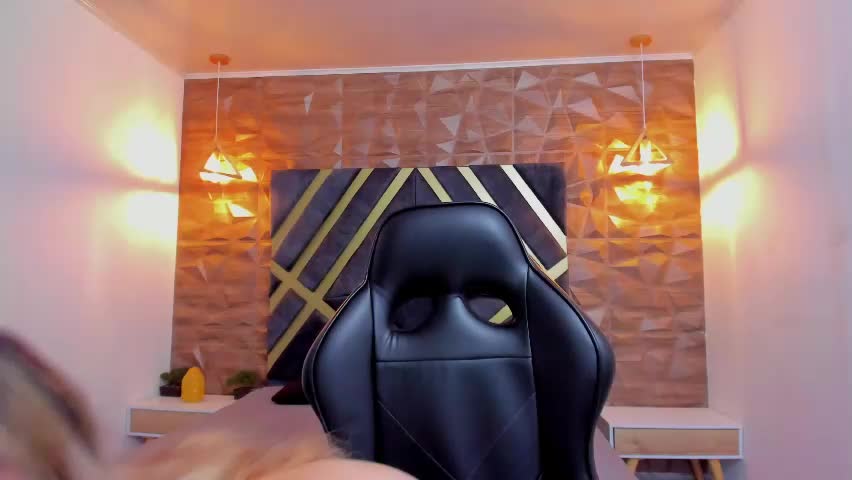 emmaa_white_ Adult Chat April 15, 2026