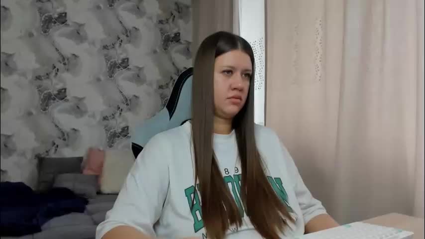 elisa_kollin Adult Chat April 15, 2026