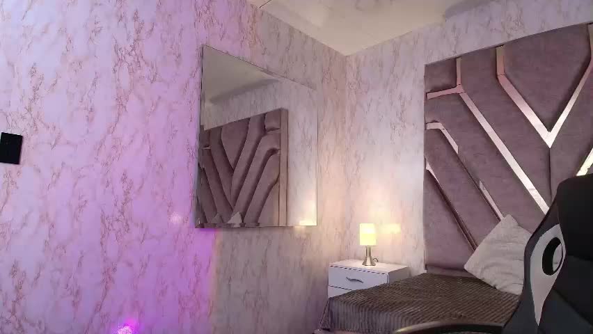 elodie_rouge Adult Chat April 15, 2026