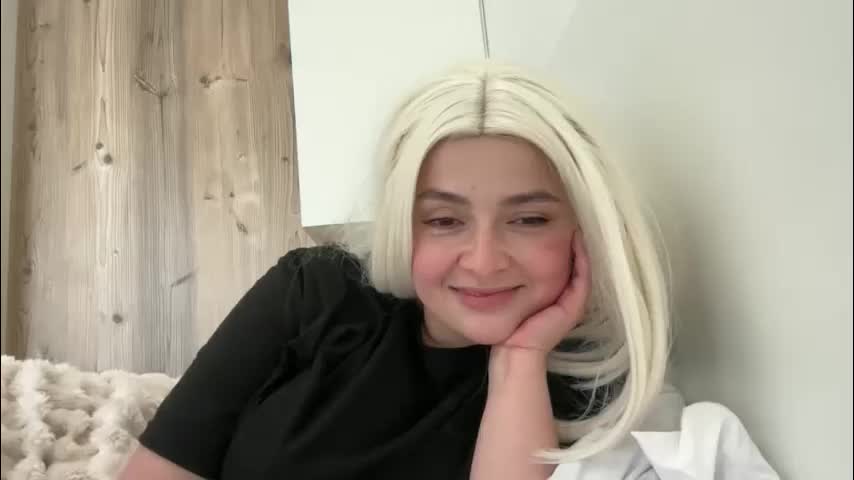 emily_morning_dew Adult Chat April 15, 2026