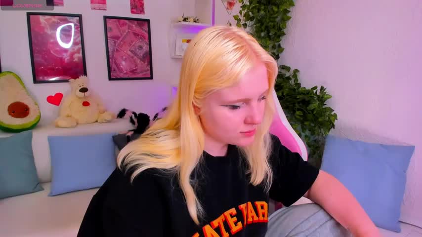 art_lovee Adult Chat April 15, 2026
