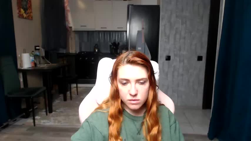 Reginasmilee Adult Chat April 15, 2026