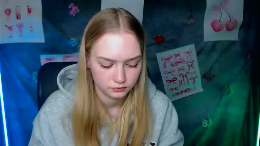 _mademoiselle_e Adult Chat April 15, 2026