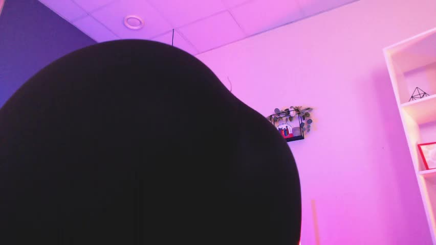 leslie_bird Adult Chat April 15, 2026