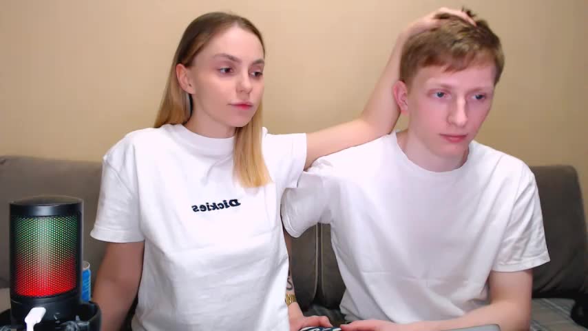 juliaanddima Adult Chat April 15, 2026