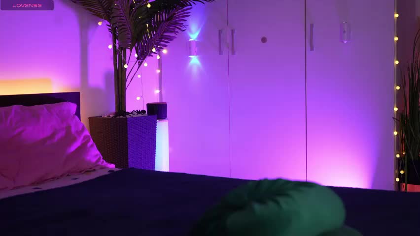 lorettelorenaa Adult Chat April 15, 2026