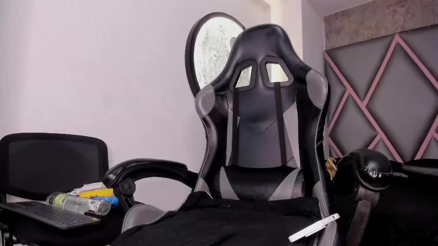 emily_queen03 Adult Chat April 15, 2026