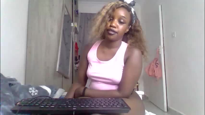 pretty_curvy99 Adult Chat April 16, 2026