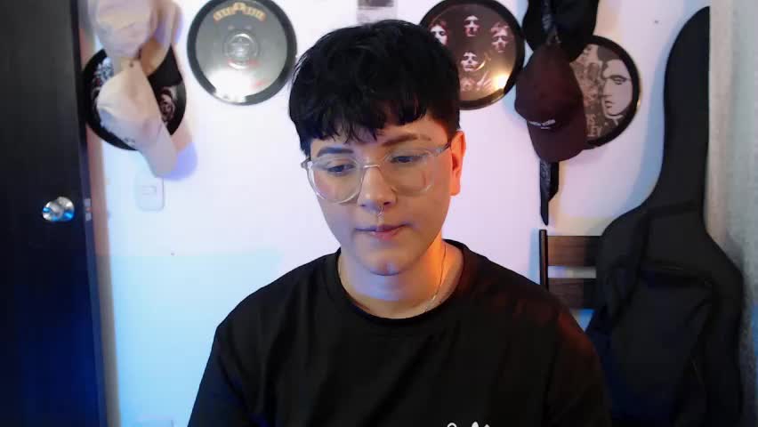 sophie_ross1 Adult Chat April 16, 2026