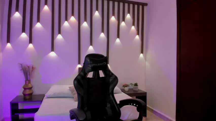 charlottee27_ Adult Chat April 16, 2026