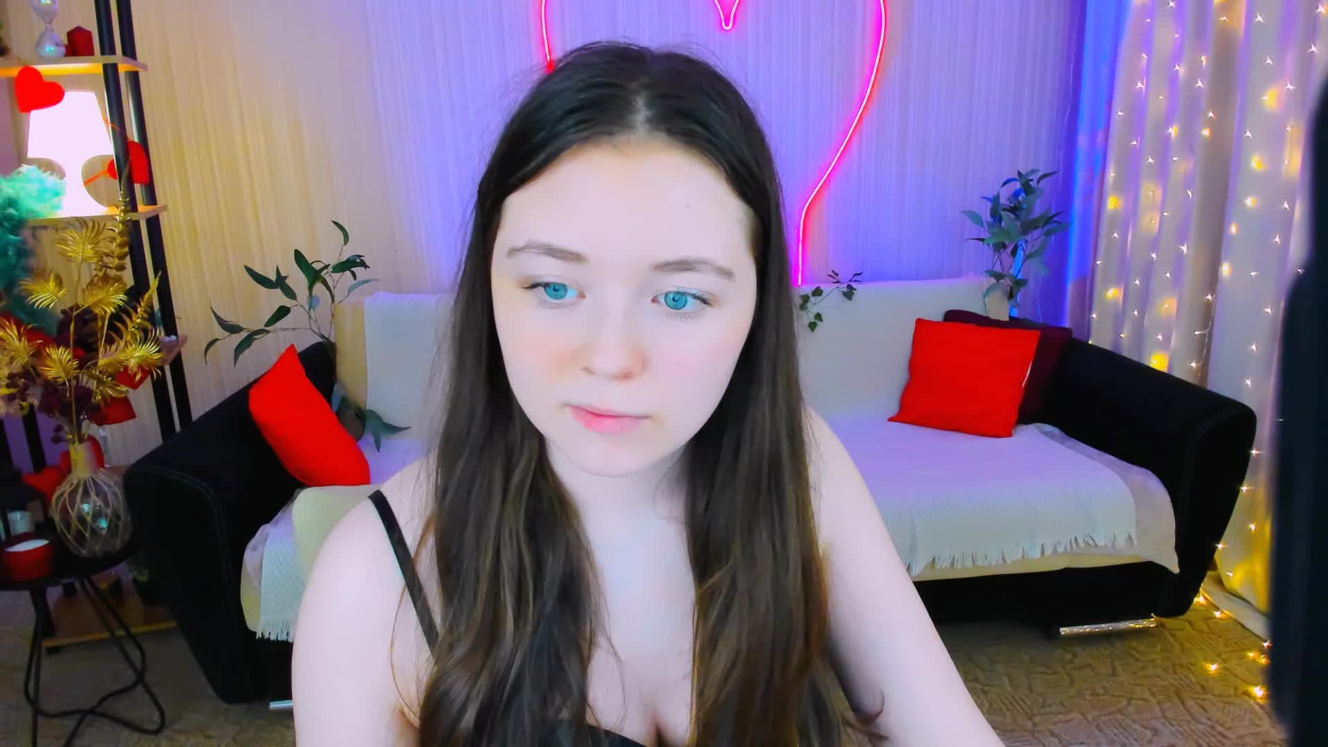 AlluringLookk Adult Chat April 16, 2026
