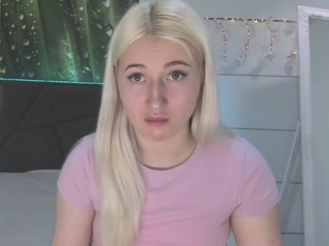HollyTaillor Adult Chat April 16, 2026