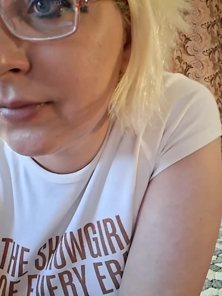 Vika211 Adult Chat April 17, 2026