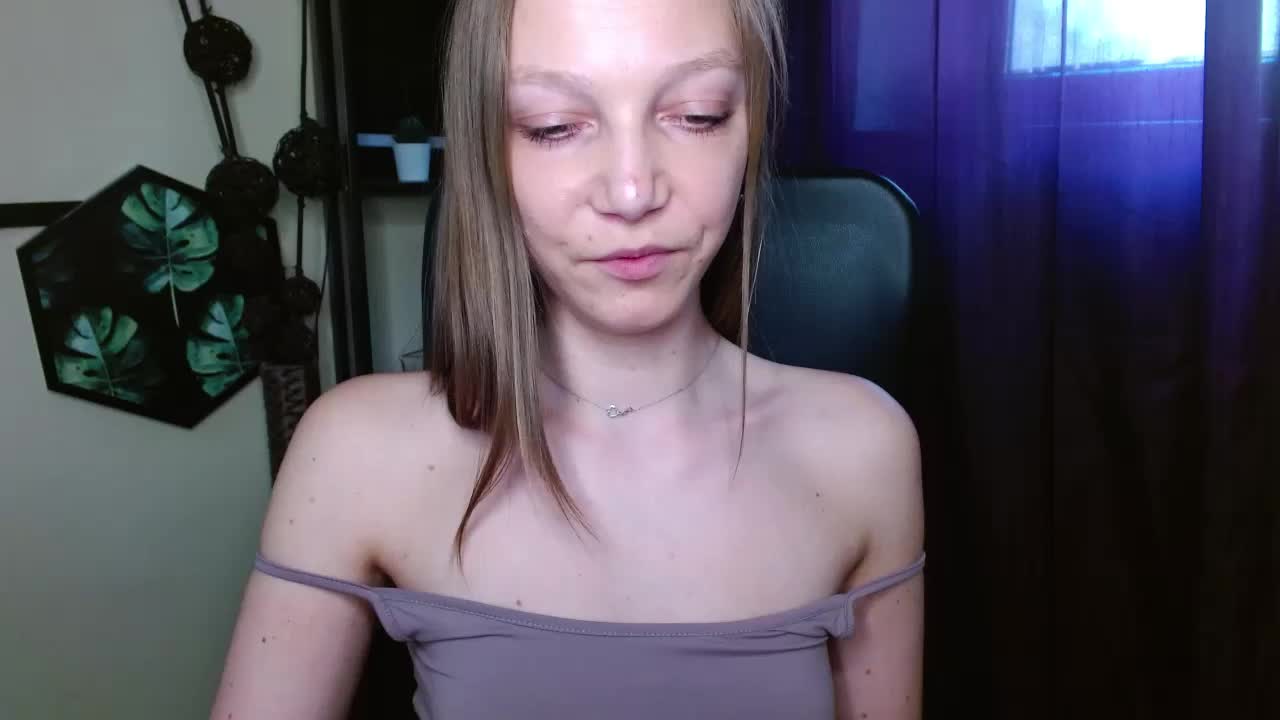 EmillyExtasy Adult Chat April 17, 2026